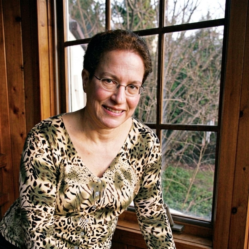 A portrait showing Shelley Frisch